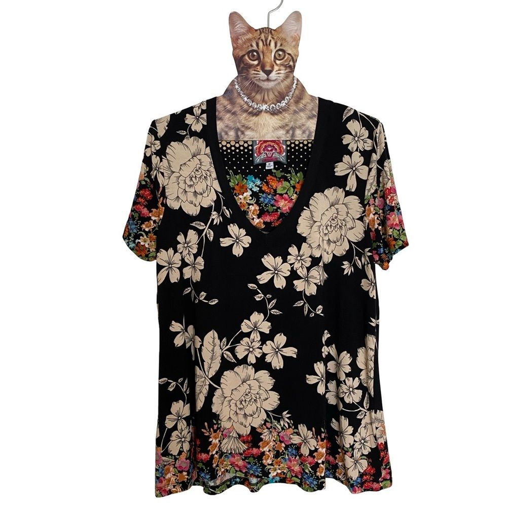 Johnny Was The Janie Favorite Short Sleeve V-Neck Swing Tee Size M